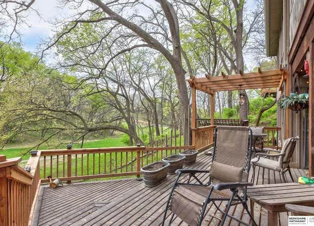 Property at 410 Martin Dr, Bellevue, NE 68005, 5 beds, 2.5 baths