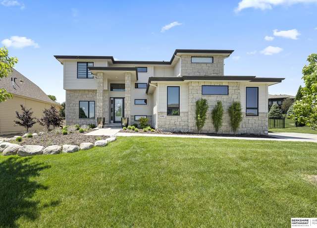 Property at 11412 S 122nd St, Papillion, NE 68046, 6 beds, 4.5 baths