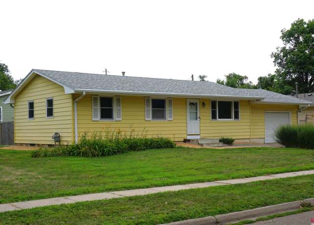 Property at 4939 Martin St, Lincoln, NE 68504, 3 beds, 1.5 baths