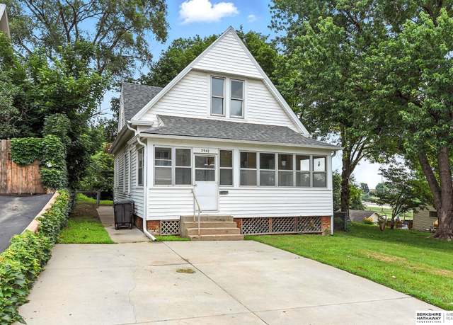 Property at 2942 Martha St, Omaha, NE 68105, 4 beds, 1 bath