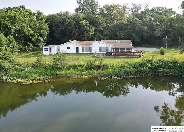Property at 16802 S 87 St, Papillion, NE 68046, 4 beds, 3 baths