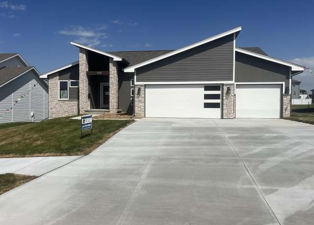 Property at 7106 N 172 St, Bennington, NE 68007, 4 beds, 3.5 baths