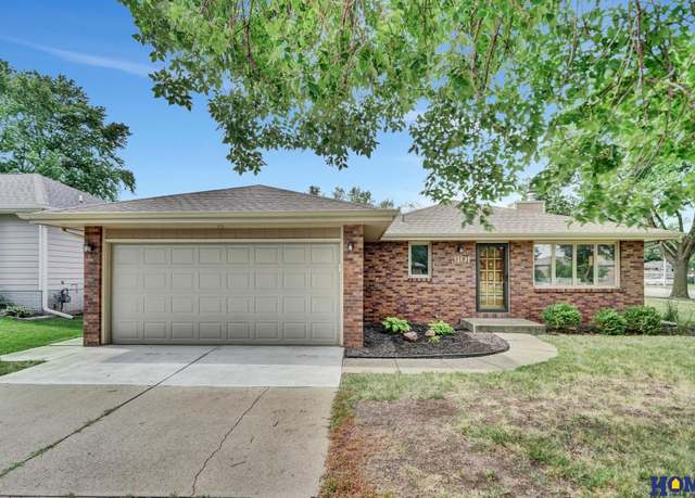 Property at 3101 Briarwood Ave, Lincoln, NE 68516, 4 beds, 2 baths