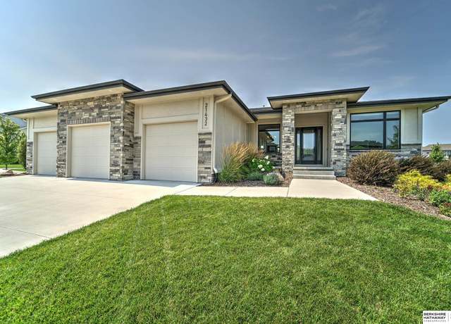 Property at 21432 B St, Elkhorn, NE 68022, 5 beds, 3.5 baths