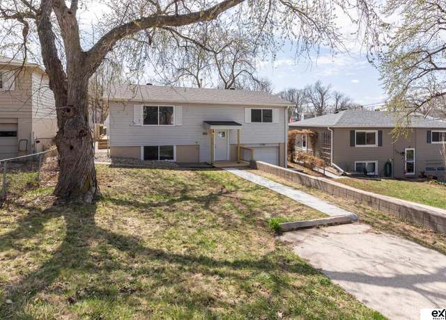 Property at 1109 9th Ave, Plattsmouth, NE 68048, 2 beds, 2 baths