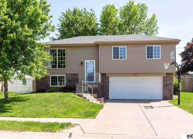 Property at 3413 Wilhelminia Dr, Bellevue, NE 68123, 3 beds, 2 baths