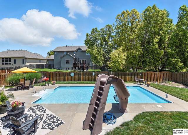 Property at 8127 S 105th St, La Vista, NE 68128, 5 beds, 3.5 baths