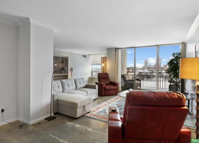 Property at 3000 Farnam St Unit 5o, Omaha, NE 68131, 2 beds, 2 baths