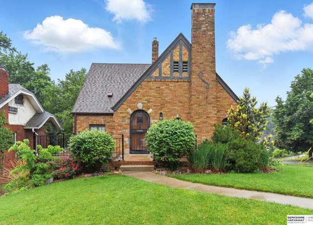 Property at 2224 51st St, Omaha, NE 68104, 3 beds, 2.5 baths