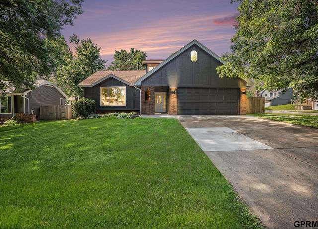 Property at 801 Redwood Ln, Papillion, NE 68046, 3 beds, 2.5 baths