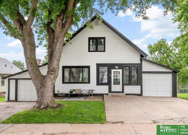 Property at 1924 S 34th St, Omaha, NE 68105, 4 beds, 2.5 baths