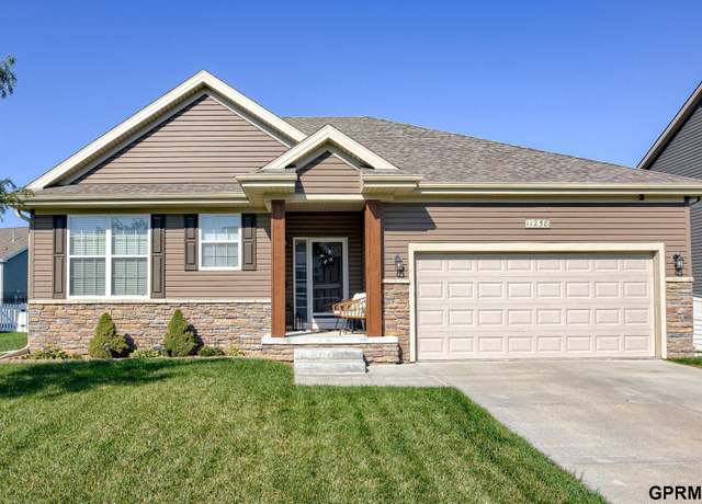 Property at 11258 S 114th Ave, Papillion, NE 68046, 3 beds, 2.5 baths