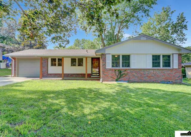 Property at 2547 Woods Blvd, Lincoln, NE 68502, 4 beds, 2 baths