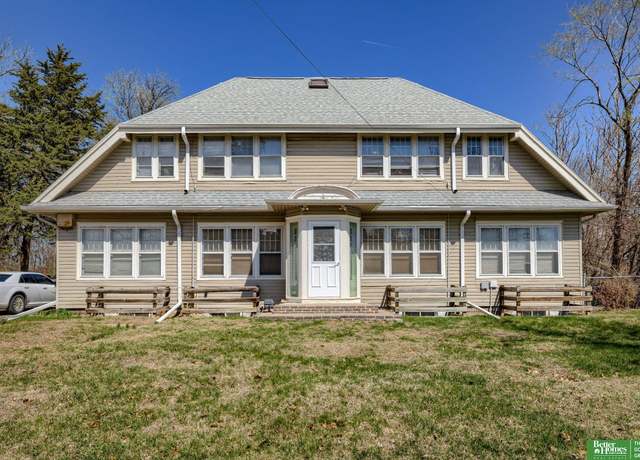 Property at 2322 Read St, Omaha, NE 68112, 9 beds, 6 baths