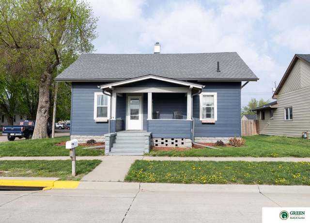 Property at 201 N Nebraska Ave, York, NE 68467, 3 beds, 1.5 baths