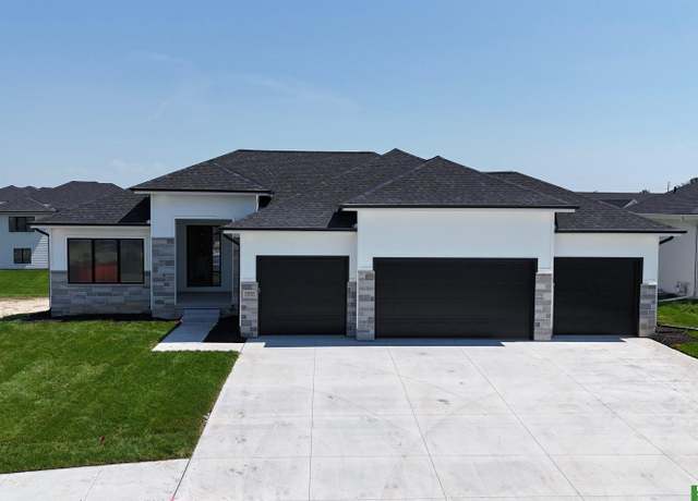 Property at 5509 N 212th Ave, Elkhorn, NE 68022, 5 beds, 3 baths