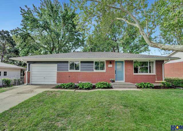 Property at 7231 S Wedgewood Dr, Lincoln, NE 68510, 3 beds, 1.5 baths