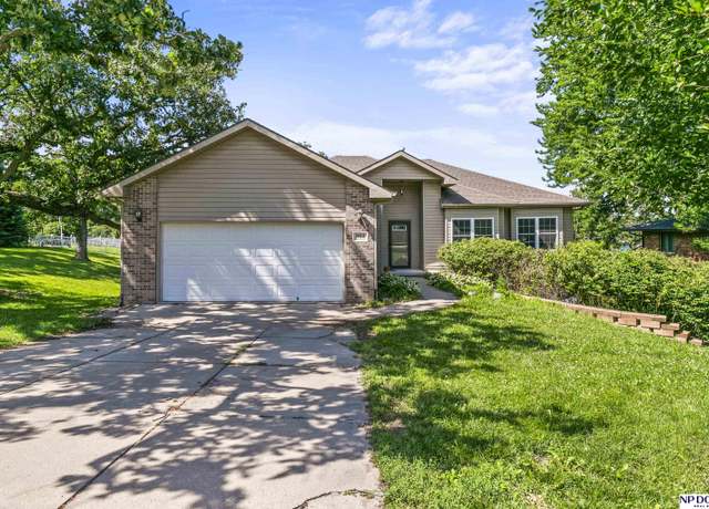 Property at 1402 Elm Creek Rd, Plattsmouth, NE 68048, 4 beds, 3 baths