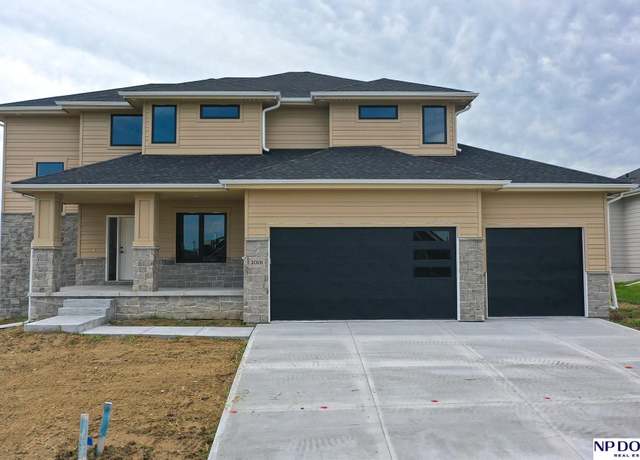 Property at 20131 R St, Omaha, NE 68135, 4 beds, 3.5 baths