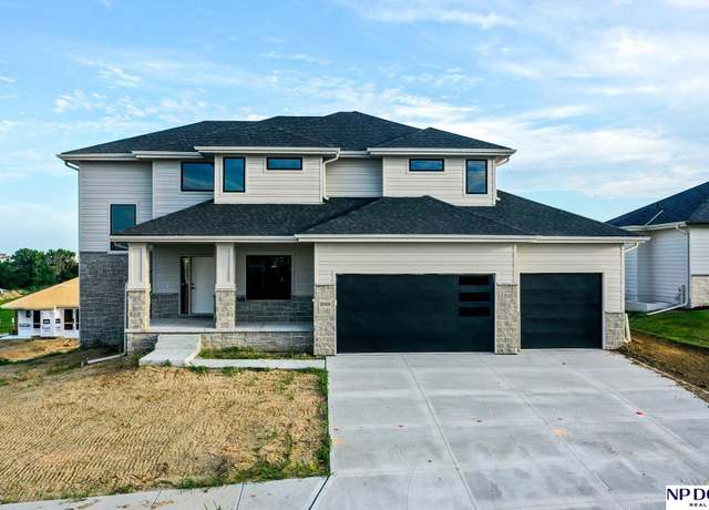 Property at 20131 R St, Omaha, NE 68135, 4 beds, 3.5 baths