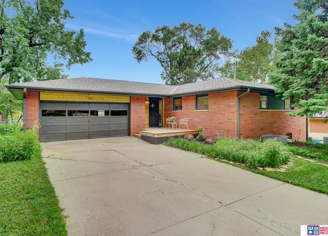 Property at 241 Wedgewood Dr, Lincoln, NE 68510, 3 beds, 2.5 baths