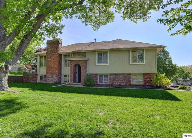 Property at 6721 S 129th St, Omaha, NE 68137, 3 beds, 2.5 baths