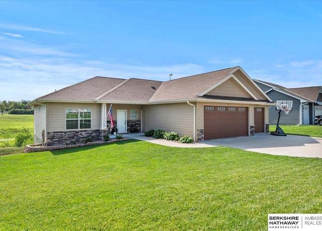 Property at 54687 Glover Rd, Glenwood, IA 51534, 4 beds, 3 baths