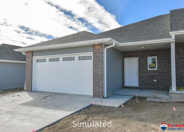 Property at 5807 S 94th St, Lincoln, NE 68526, 3 beds, 2.5 baths