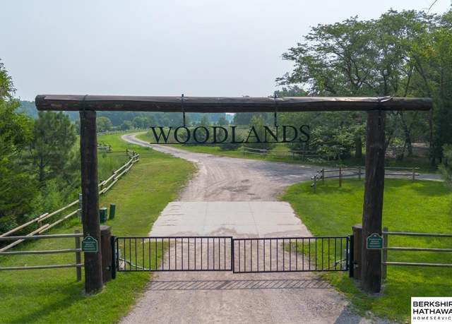 Property at 260 S Woodland Ct, Fremont, NE 68025