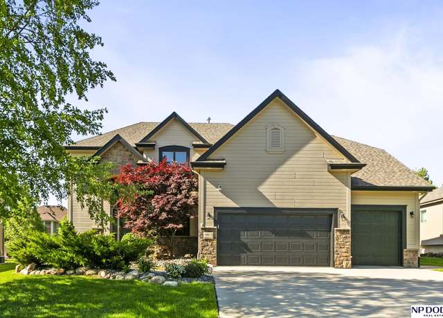 Property at 19677 Lamont St, Omaha, NE 68130, 4 beds, 3.5 baths