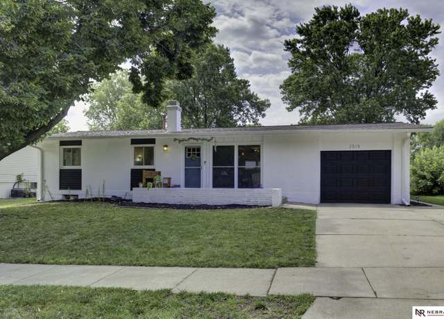 Property at 2515 County Down Ct, Lincoln, NE 68512, 3 beds, 3 baths