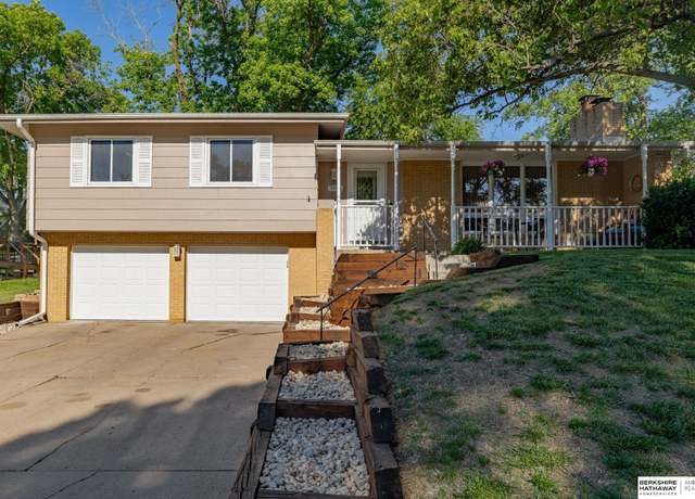 Property at 3904 Terrace Dr, Omaha, NE 68134, 3 beds, 2.5 baths