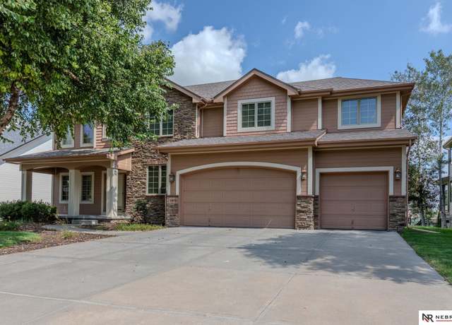Property at 1419 S 195th St, Omaha, NE 68130, 4 beds, 3.5 baths