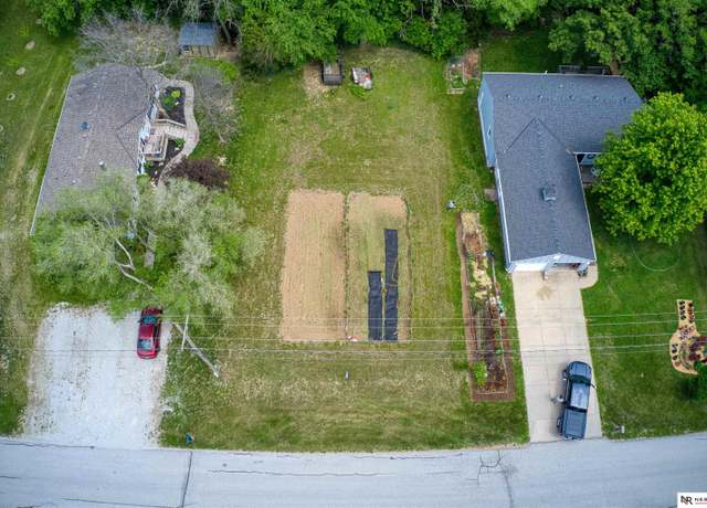 Property at 1916 Beaver Lake Blvd, Plattsmouth, NE 68048