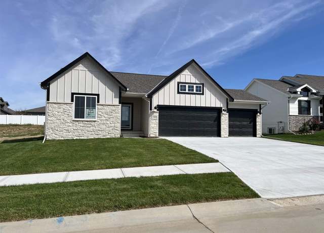 Property at 12021 Daniell Rd, Bellevue, NE 68123, 3 beds, 2.5 baths