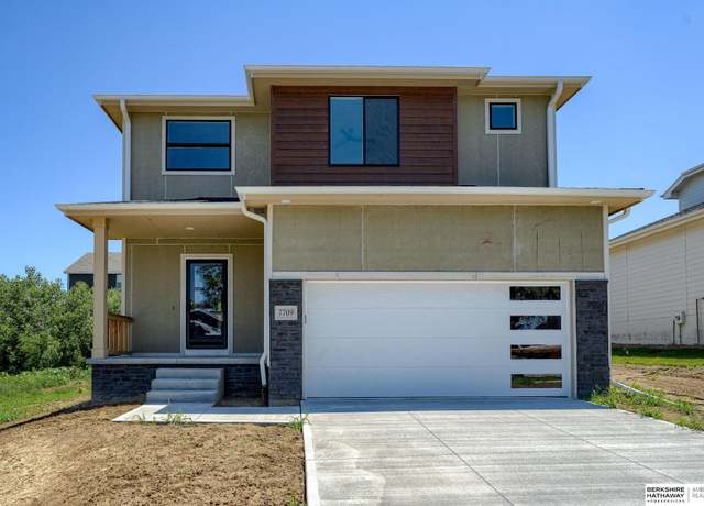 Property at 7709 N 116th Ave, Omaha, NE 68142, 3 beds, 2.5 baths