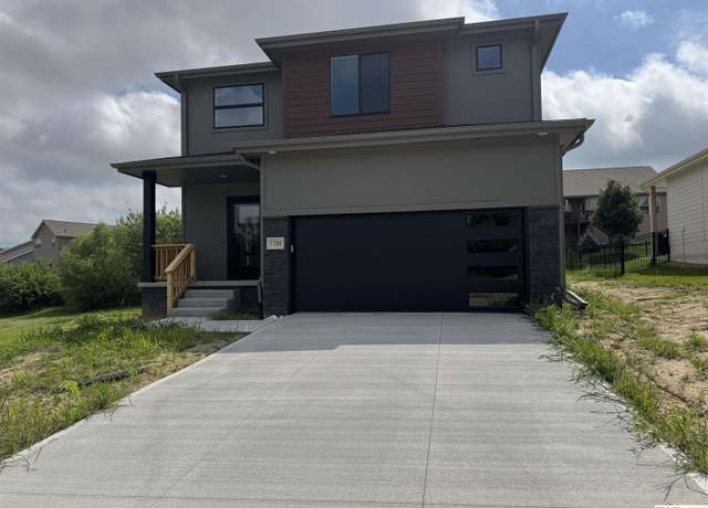 Property at 7709 N 116th Ave, Omaha, NE 68142, 3 beds, 2.5 baths