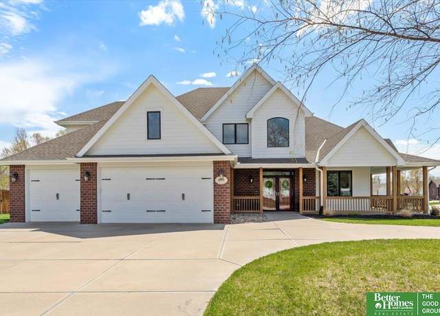 Property at 16831 Chandler St, Omaha, NE 68136, 5 beds, 4 baths