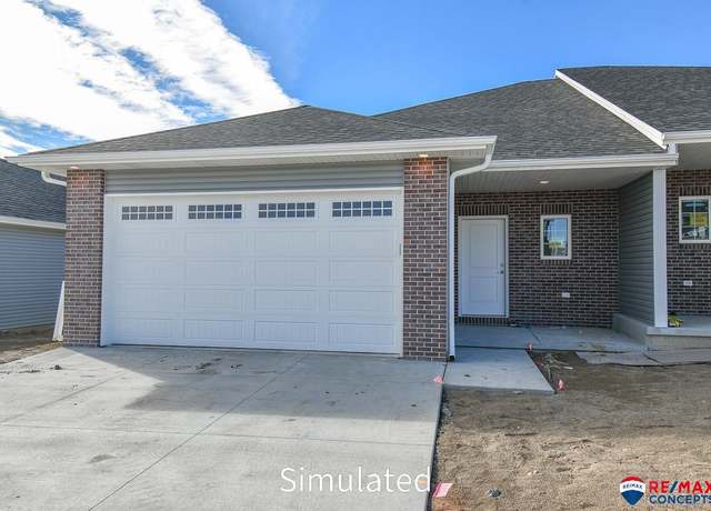 Property at 5821 S 94th St, Lincoln, NE 68526, 3 beds, 2.5 baths