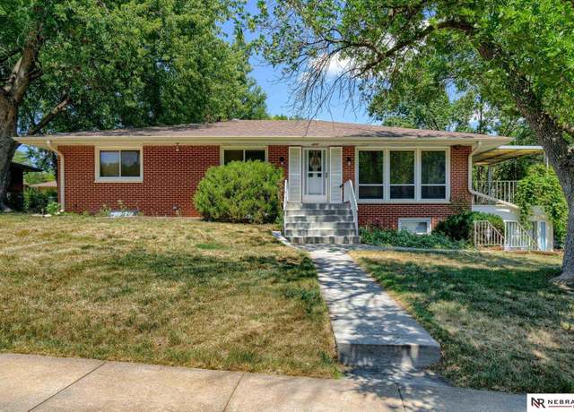 Property at 5746 Lenox Ave, Lincoln, NE 68510, 3 beds, 3 baths