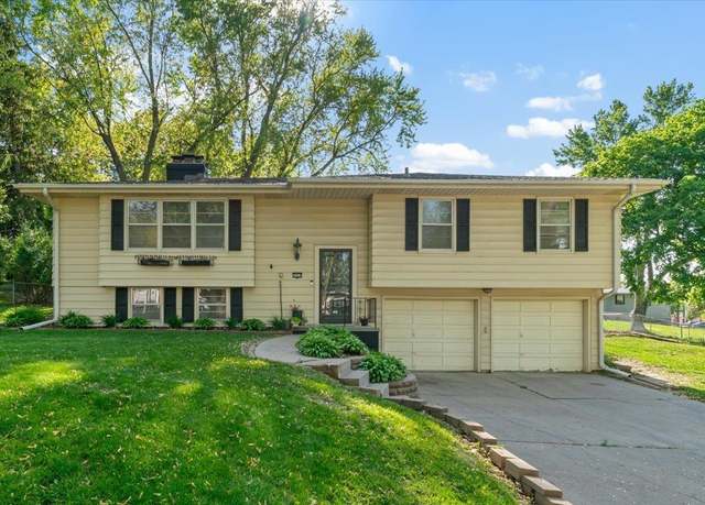 Property at 2918 S 112th St, Omaha, NE 68144, 3 beds, 3 baths