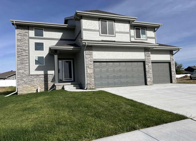 Property at 12033 Daniell Rd, Bellevue, NE 68123, 4 beds, 2.5 baths