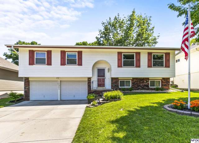 Property at 12921 Olive St, Omaha, NE 68138, 3 beds, 2.5 baths