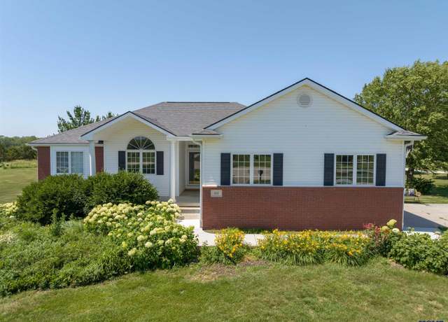 Property at 1111 Gailyn Cir, Lincoln, NE 68523, 5 beds, 3.5 baths