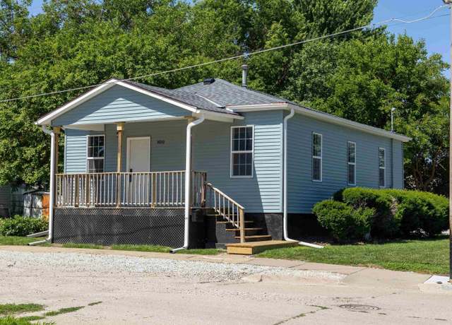 Property at 800 S 20th St, Council Bluffs, IA 51501, 3 beds, 2 baths