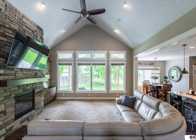 Property at 2729 N 178th St, Omaha, NE 68116, 4 beds, 3 baths