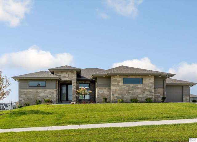 Property at 20617 Kansas Ave, Elkhorn, NE 68022, 4 beds, 3.5 baths