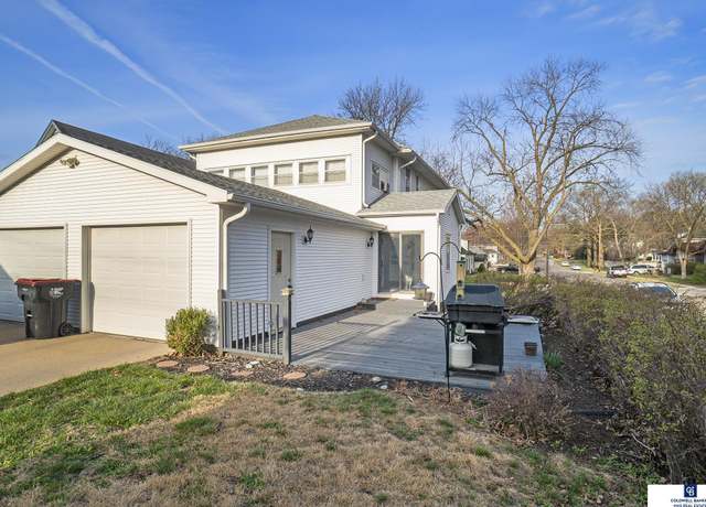 Property at 724 N 10th St, Beatrice, NE 68310, 4 beds, 152 baths
