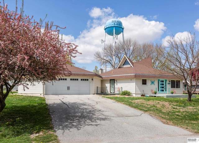Property at 2217 Beaver Lake Blvd, Plattsmouth, NE 68048, 3 beds, 2 baths