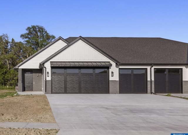 Property at 9130 Hillcrest Trl, Lincoln, NE 68520, 4 beds, 3 baths